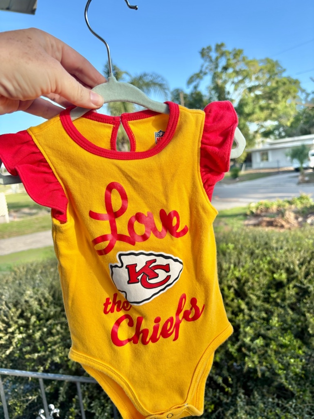 NFL Kansas City Chiefs Baby Girl Bodysuit 6-9M Flutter Sleeve “Love The Chiefs” - Picture 5 of 5